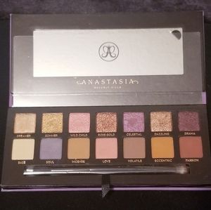 ABH NORVINA PALETTE WITH BOX AND NEVER-USED BRUSH